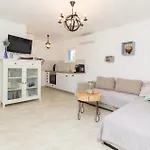 Four-bedroom In Ždrelac