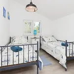 Four-bedroom In 度假居 Ždrelac