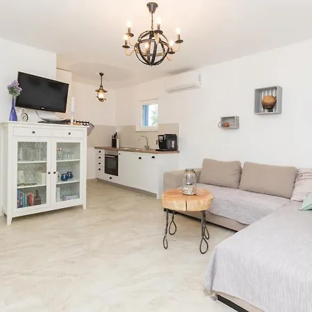 Four-bedroom In Ždrelac