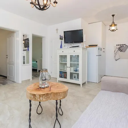 Four-bedroom In * Ždrelac