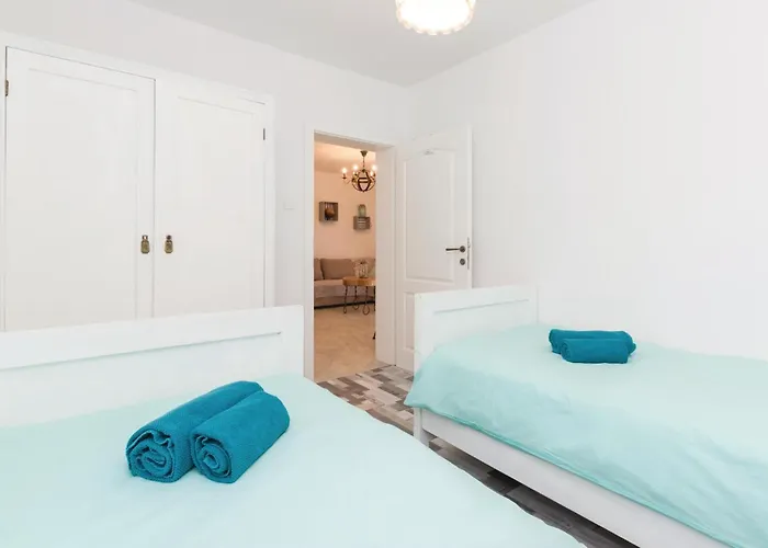 בית נופש Four-bedroom In *
