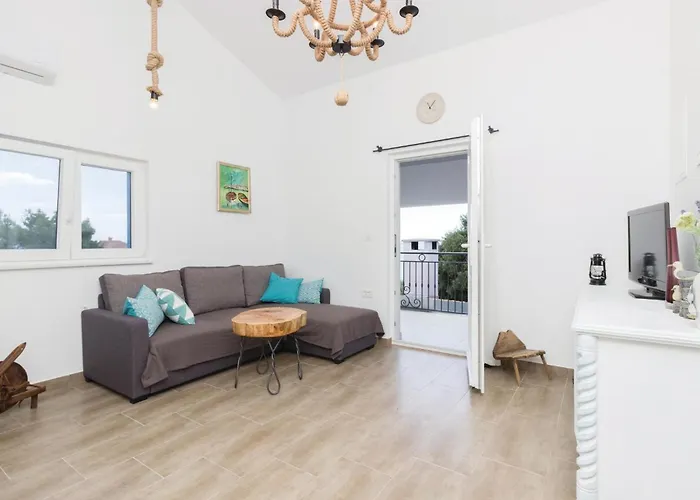 בית נופש Four-bedroom In Ždrelac