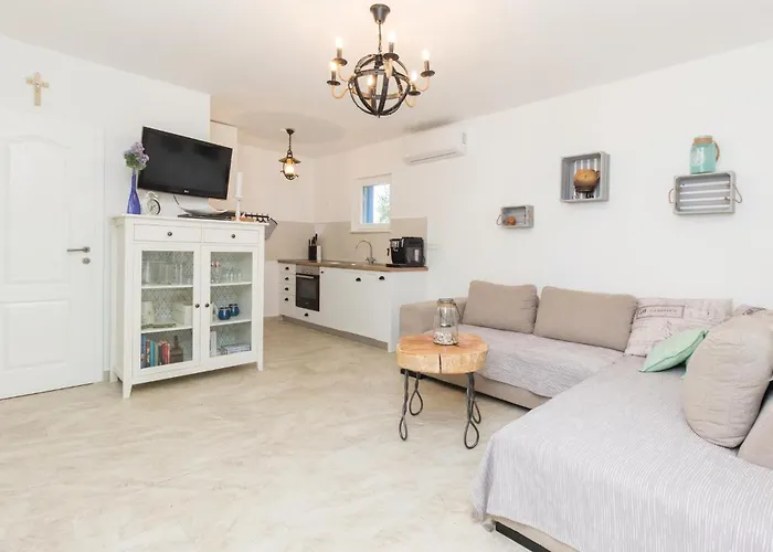 Four-bedroom In Ждрелац