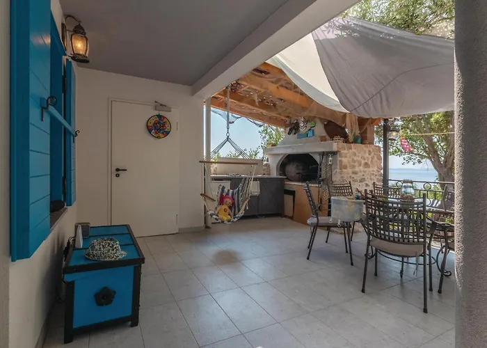 בית נופש Four-bedroom In *