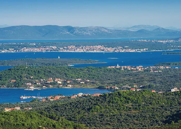 Four-bedroom In * Ждрелац