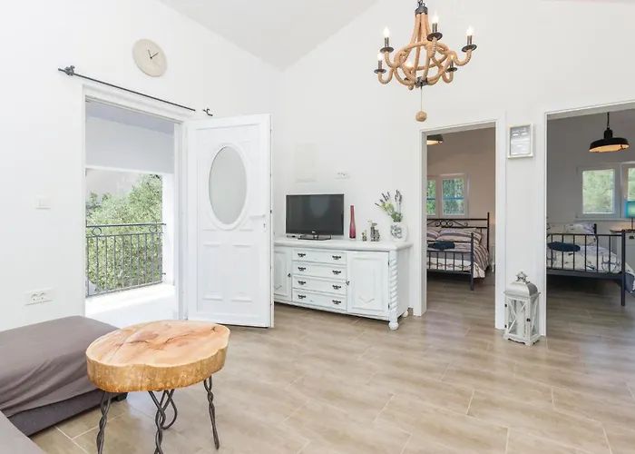 בית נופש Four-bedroom In *