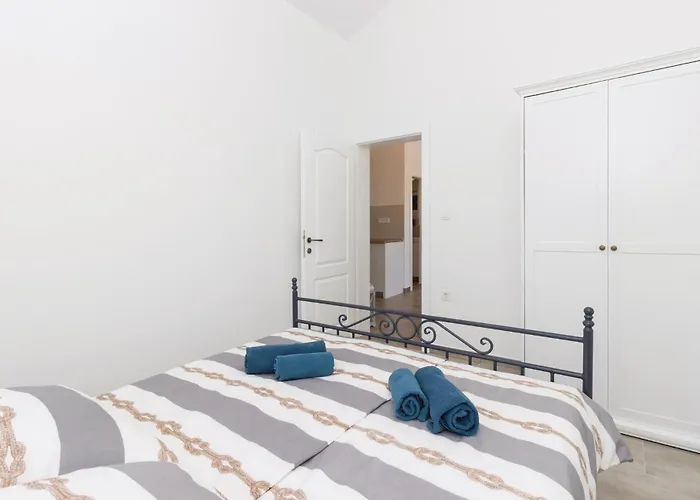 Four-bedroom In Ždrelac