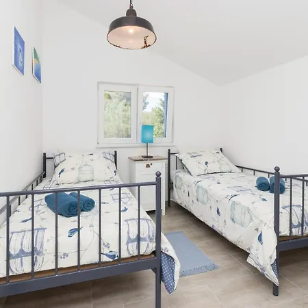 Four-bedroom In Nyaraló Ždrelac