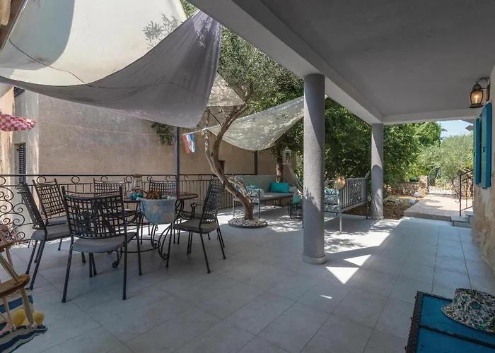 Four-bedroom In Nyaraló Ždrelac