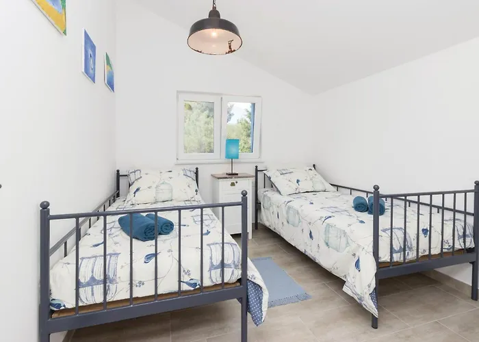 Four-bedroom In Nyaraló Ždrelac