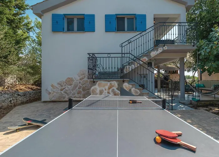 Four-bedroom In Prázdninový dům Ždrelac