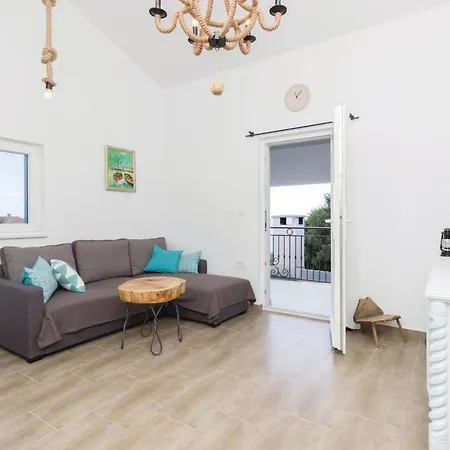 Ferienhaus Four-bedroom In Ždrelac